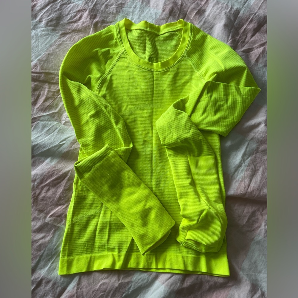 Lululemon
Swiftly Tech LS 2.0
*Race size 0